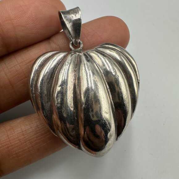 Sterling Silver Puffy Heart Pendant Ribbed Chunky Statement Signed NF 7 Grams - Picture 5 of 16